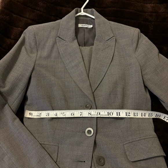 Rickis, 2-piece, tan/check pant suit. - Picture 8 of 9